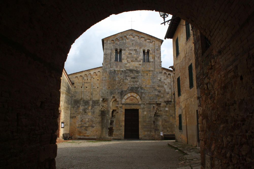 Abbadia a Isola Monteriggioni e Abbazia Fortificata