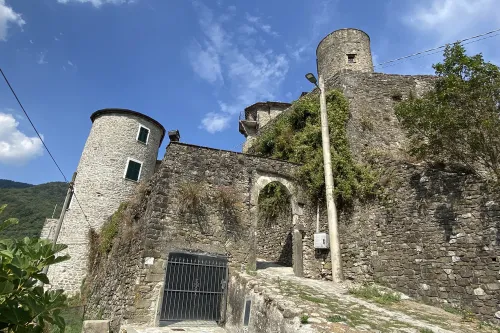 Castello e Borgo di Castevoli
