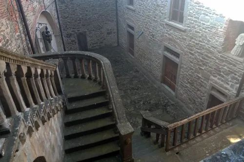 Castello della Fioraia (Castelnuovo)