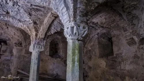 Monastery of S. Salvatore di Giugnano - The Crypt