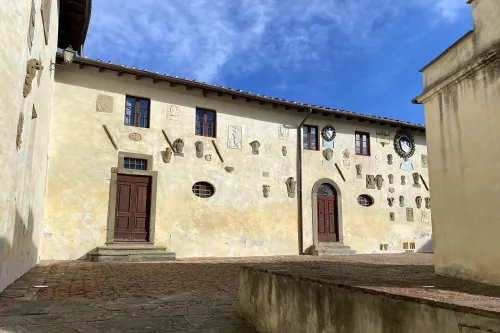 Castello dei Vicari - Lari