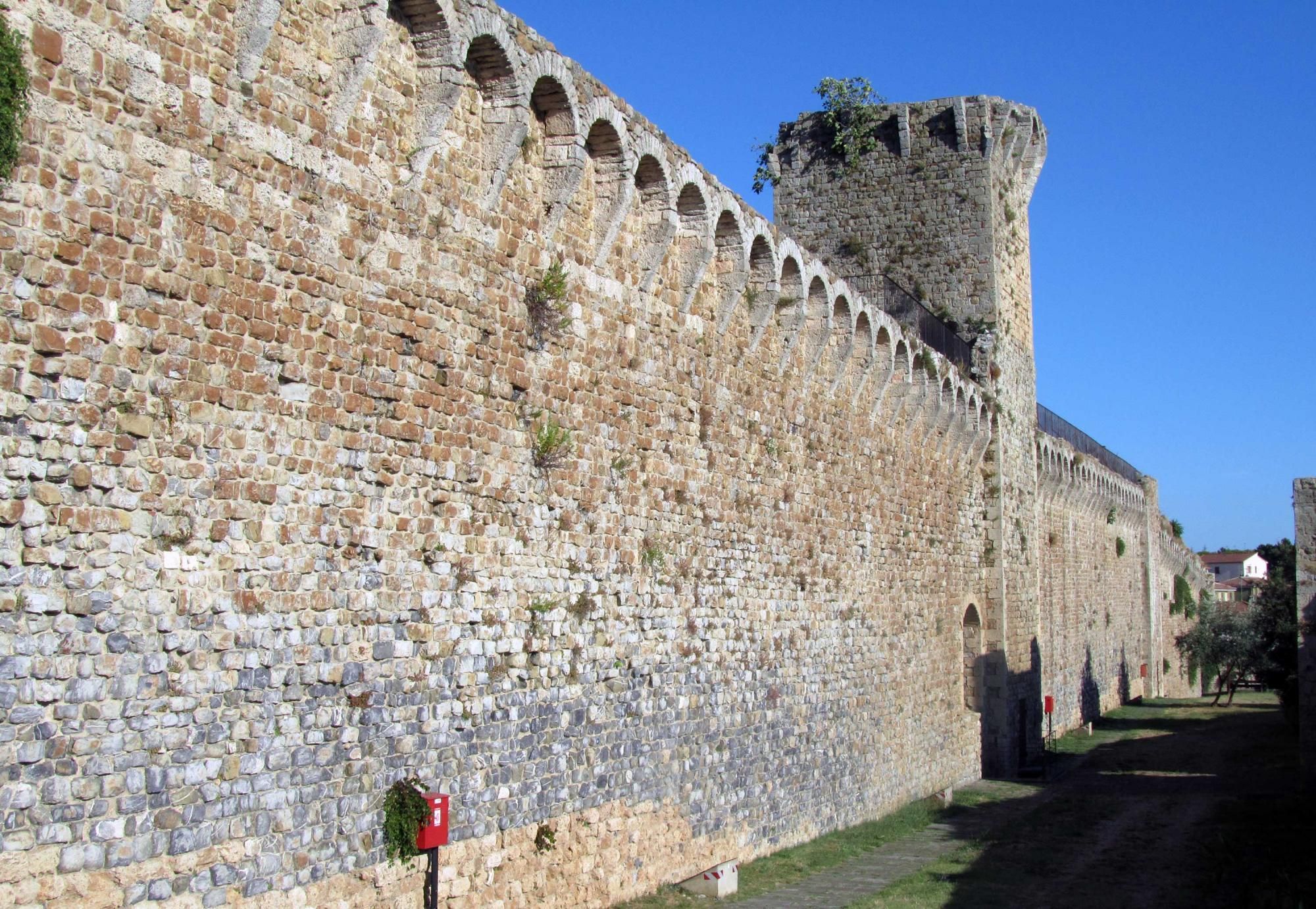 Fortezza Senese E Mura Di Massa Marittima Grosseto