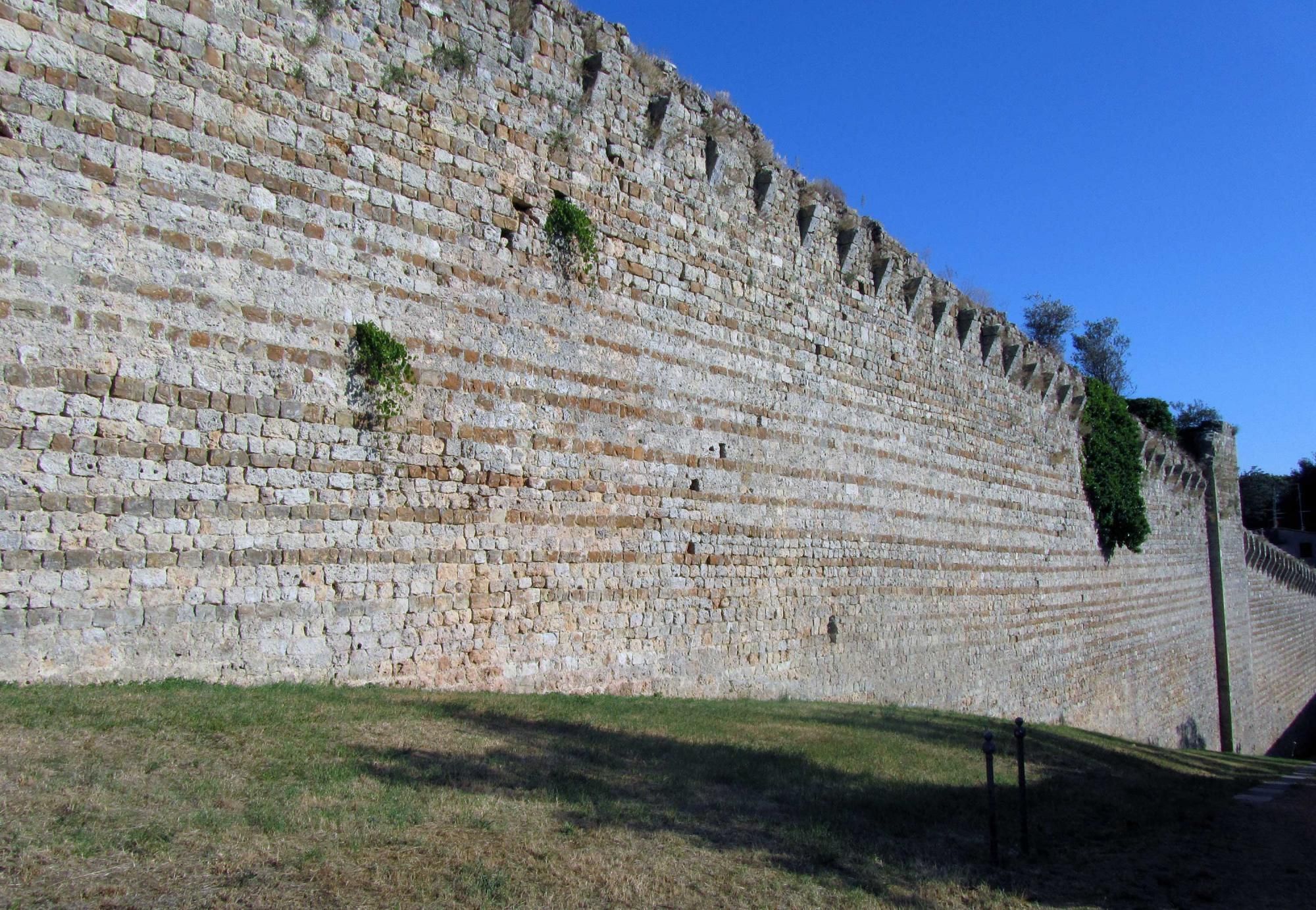 Fortezza Senese E Mura Di Massa Marittima Grosseto