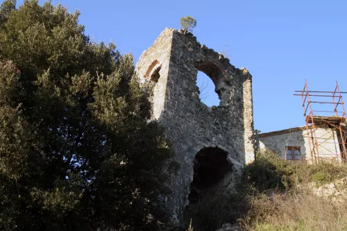 Montarrenti  Castle