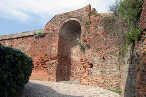 Rocca del Cerruglio e Mura di Montecarlo