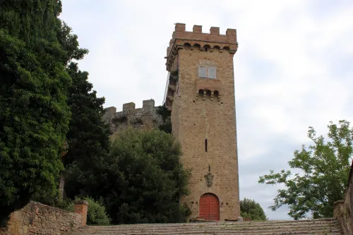 Strozzavolpe Castle