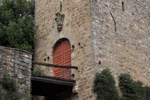 Strozzavolpe Castle