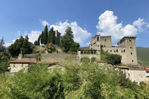 Verrucola de' Bosi---verrucola-de-bosi-castle---The Castle with its hamlet is today one of the best preserved medieval complex of the whole Lunigiana.