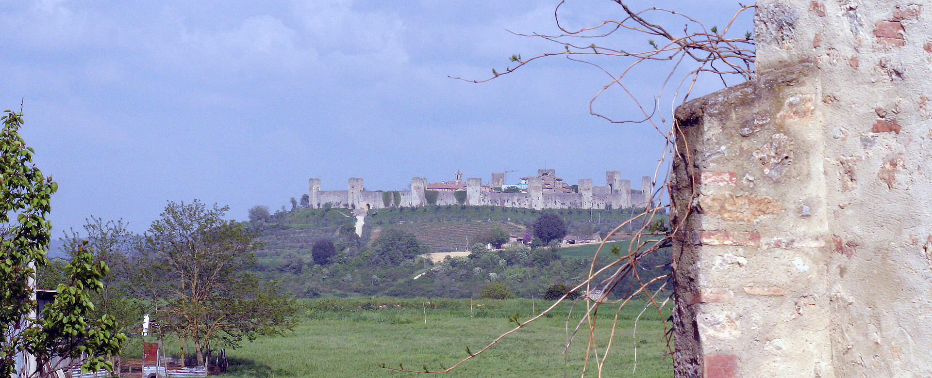 Monteriggioni ---monteriggioni-walled-town---Monteriggioni is one of the most classical and best known Italian walled town. Since the Middle Age its fame was so big that also the great poet Dante makes sign to his 'round enclosure' .