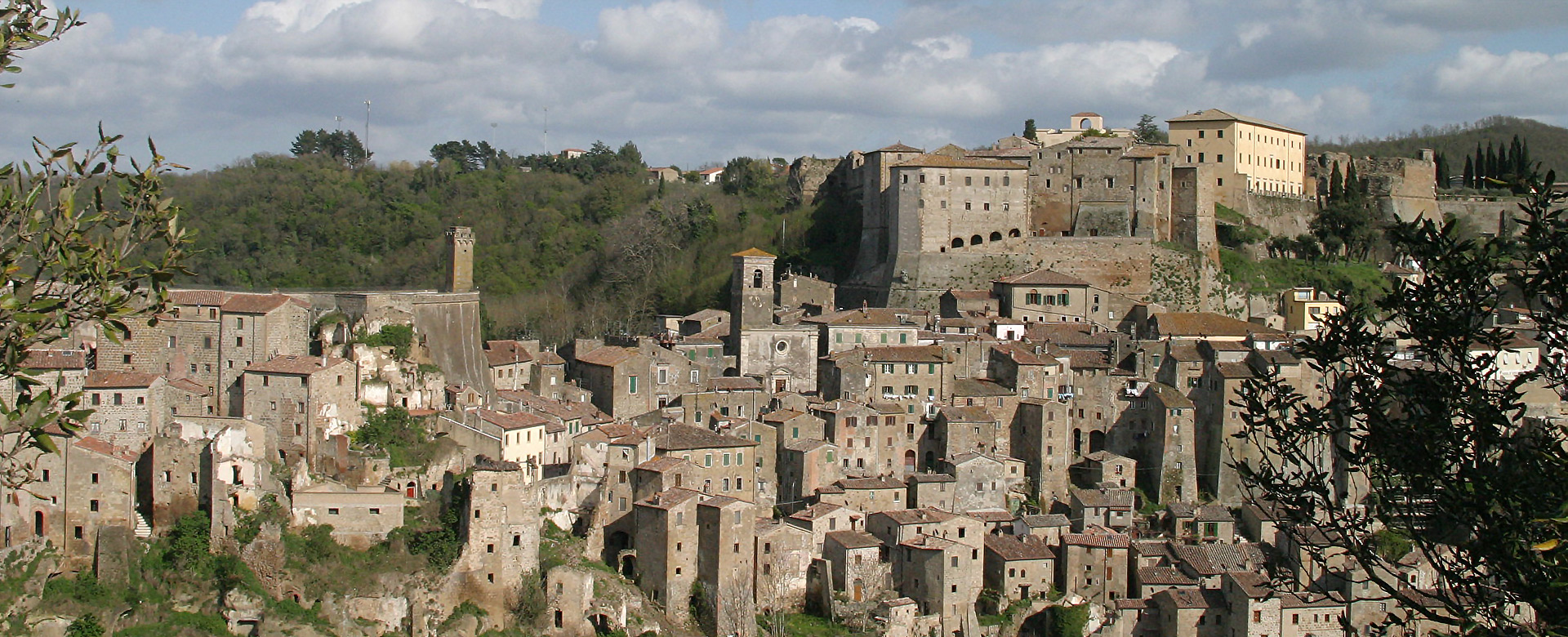 Sorano  Fortress---sorano-castle---The existence of the Fortress, erected in its primitive forms by the Aldobrandeschi family, is noticed since the 1172, is considered one of the highest examples of Renaissance military architecture.