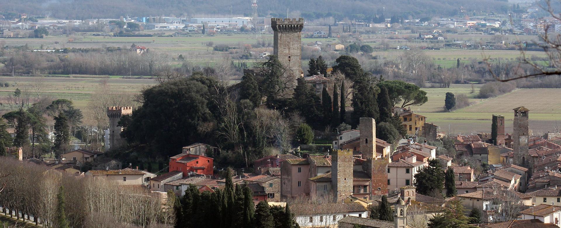 Vicopisano---vicopisano---Il castello, poi rocca, ebbe origine quasi certamente nei primi decenni successivi all'anno mille per sfruttare al meglio la posizione di dominio assoluto sulla valle dell'Arno.