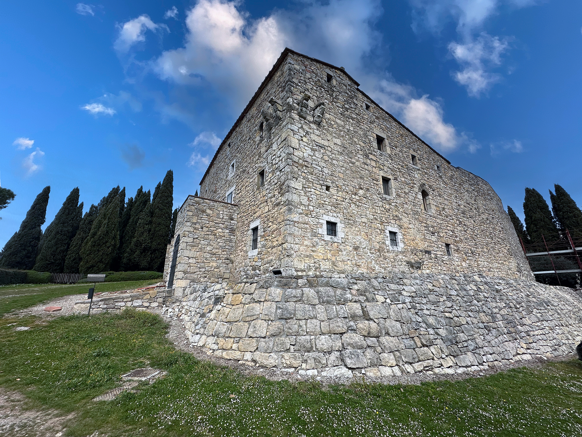 Castello di Monteluco a Lecchi