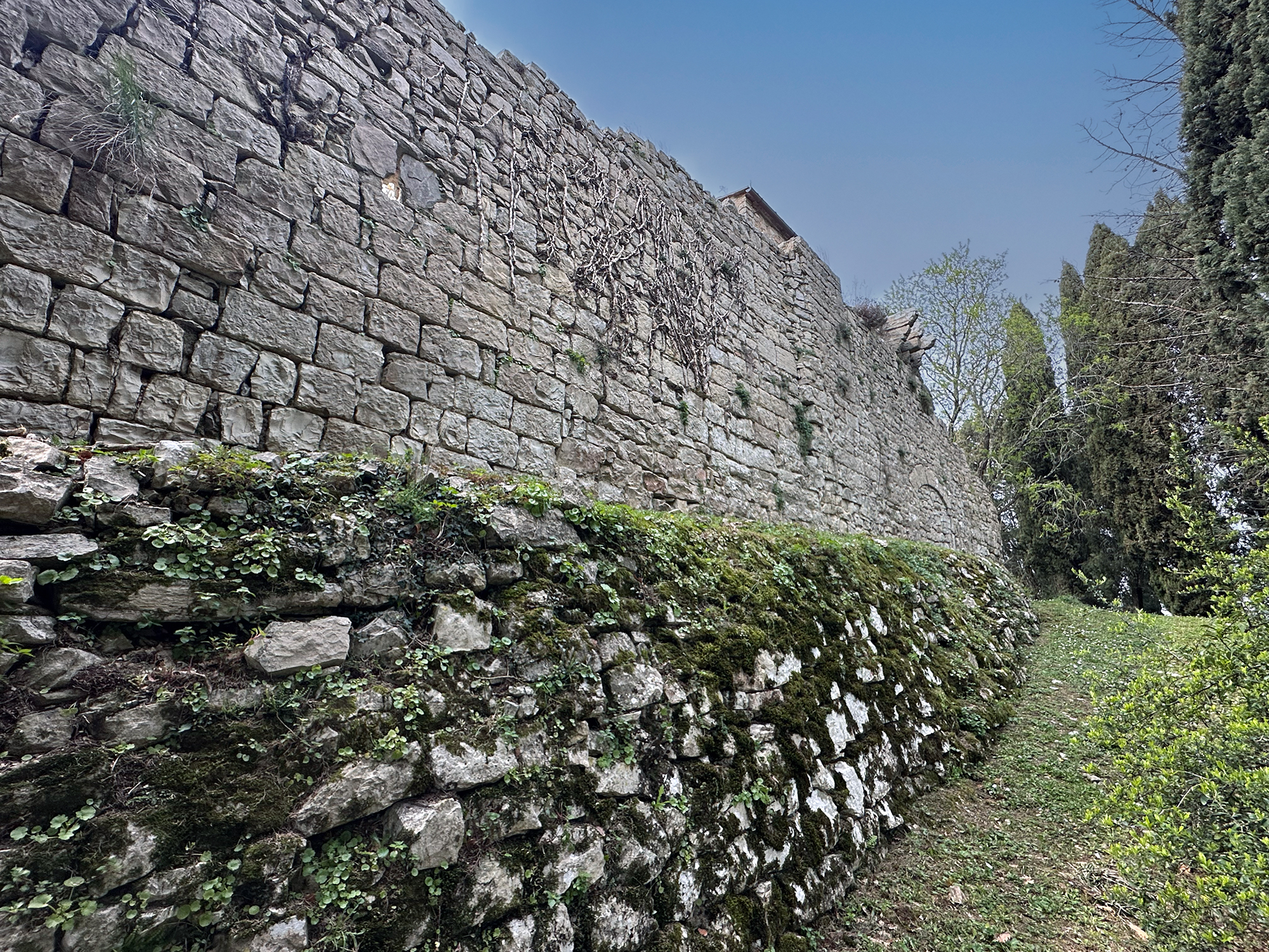 Castello di Monteluco a Lecchi