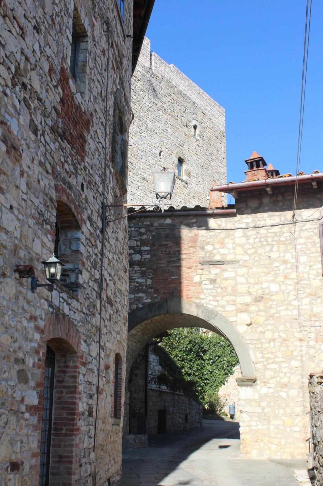 Vertine Castle