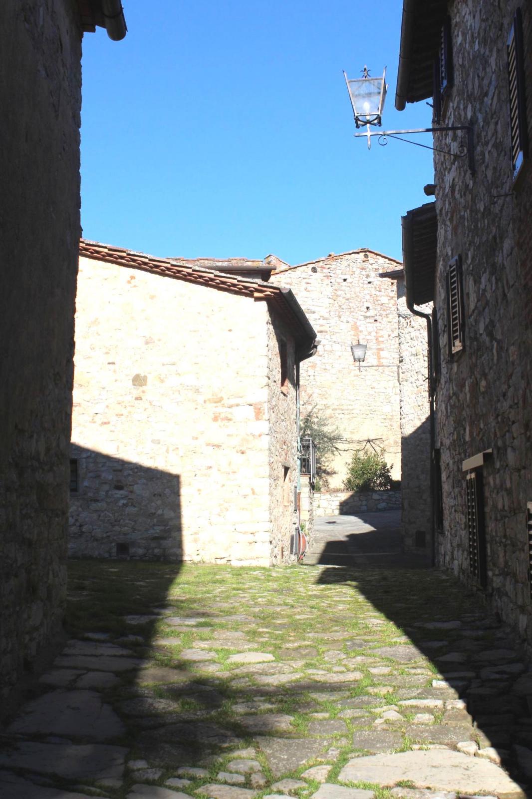 Vertine Castle