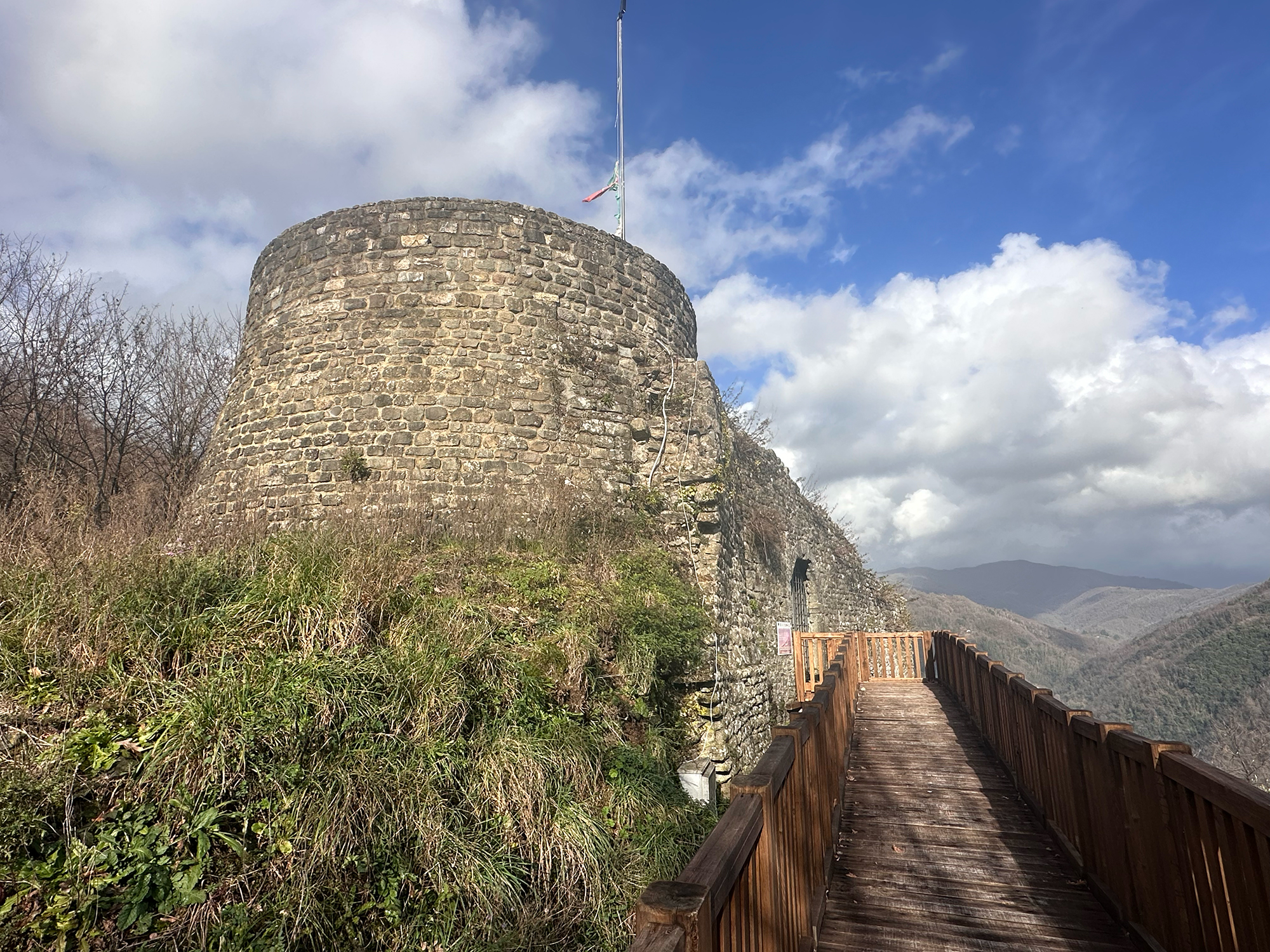 Rocca di Villa Basilica