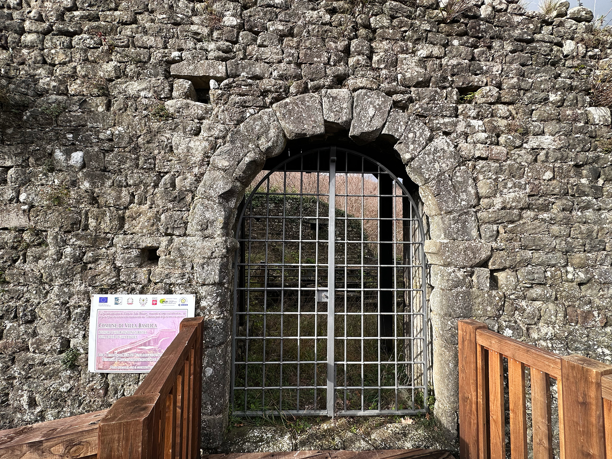 Rocca di Villa Basilica