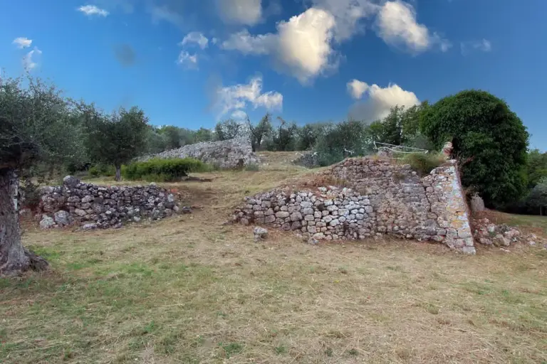 Castello degli Accarigi 2