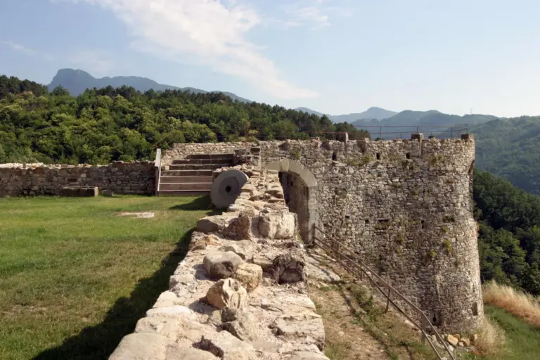 Castello dell'Aquila 6