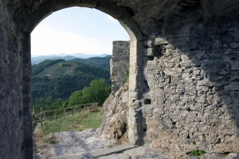 Castello dell'Aquila 9