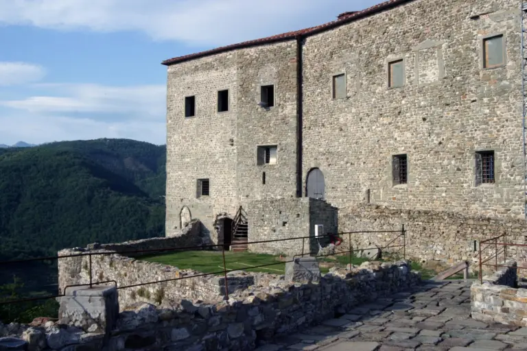 Castello dell'Aquila 10