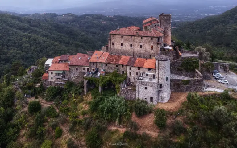 Castello e Borgo di Castevoli 2