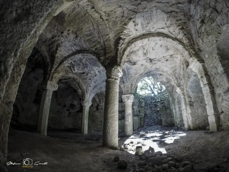 Cripta di Giugnano - Abbazia di San Salvatore 1