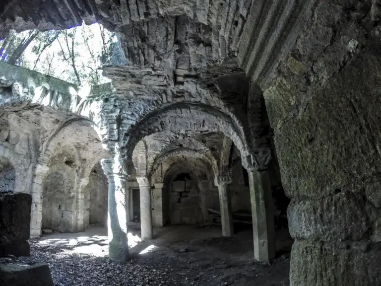 Cripta di Giugnano - Abbazia di San Salvatore 11