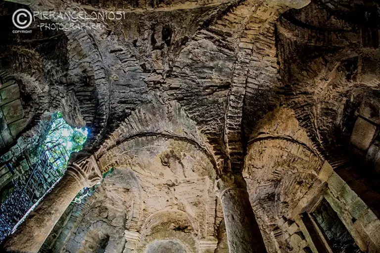 Cripta di Giugnano - Abbazia di San Salvatore 7