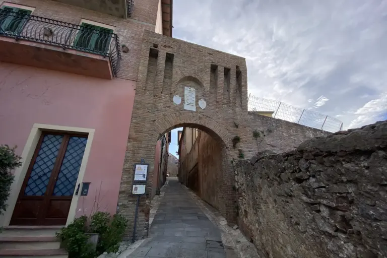 Castello dei Vicari - Lari 11
