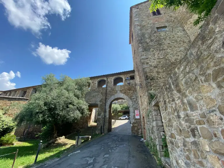 Montemerano - Castello e Mura 2