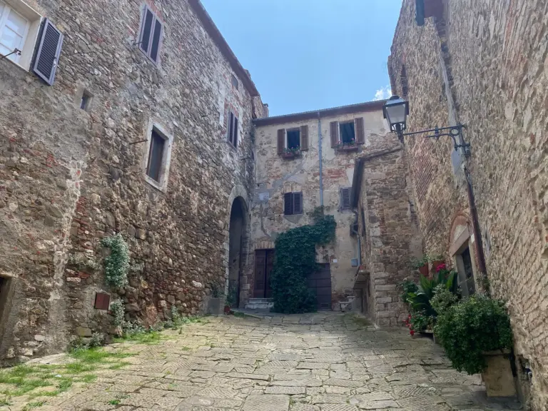Montemerano - Castello e Mura 9
