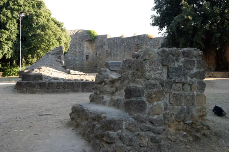 Mura di San Quirico d'Orcia 16
